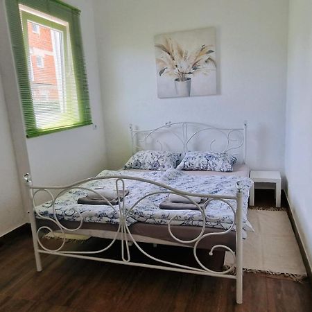 Apartman Lena Tusilovic Exterior photo